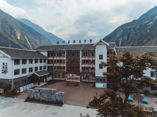 汶川十年 心系教育 致雅居乐的两封信